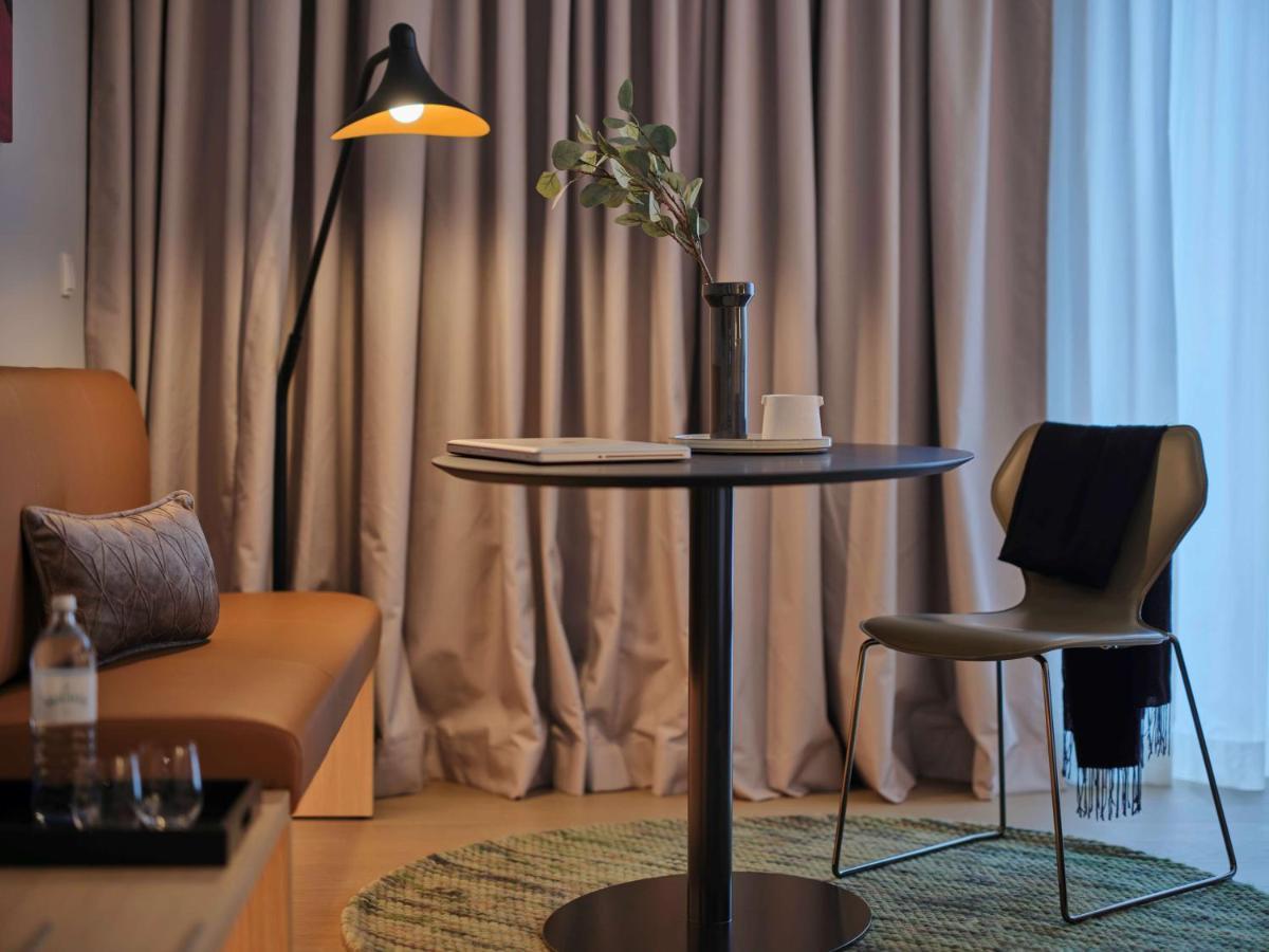 One-Bedroom Apartment,1384865606:JPEG