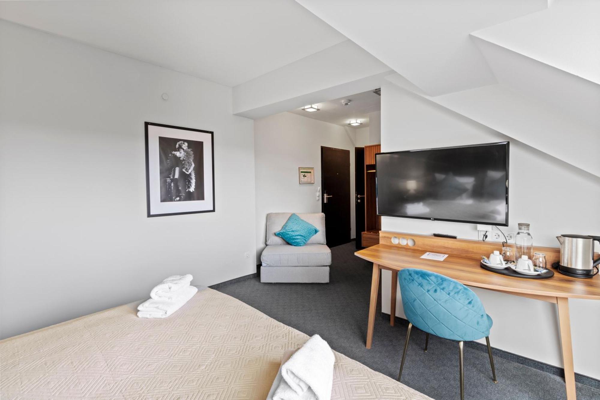 Junior Suite,1569539075:JPEG