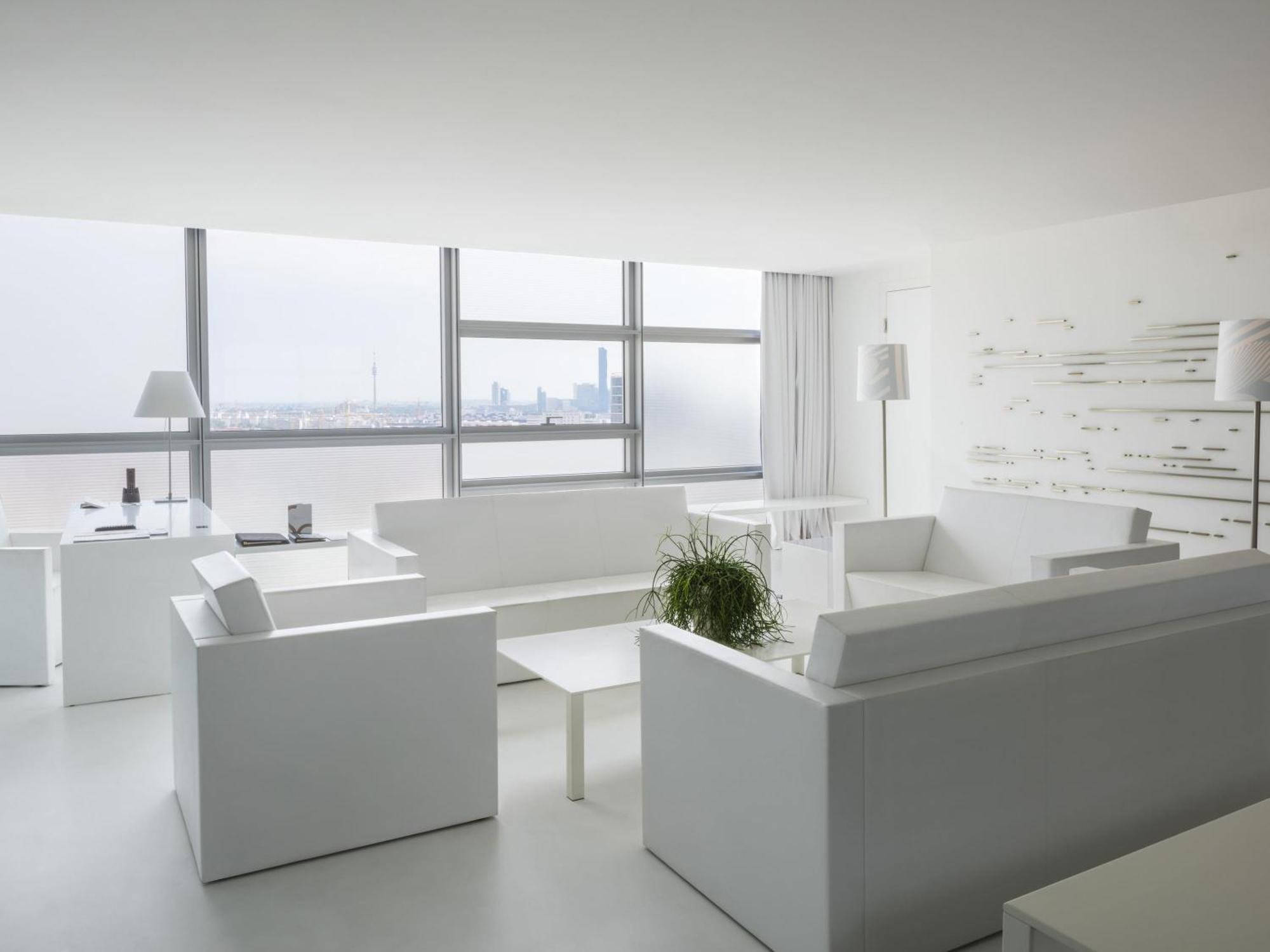 Suite Presidenziale – Vista panoramica skyline a 270°, letto king-size
