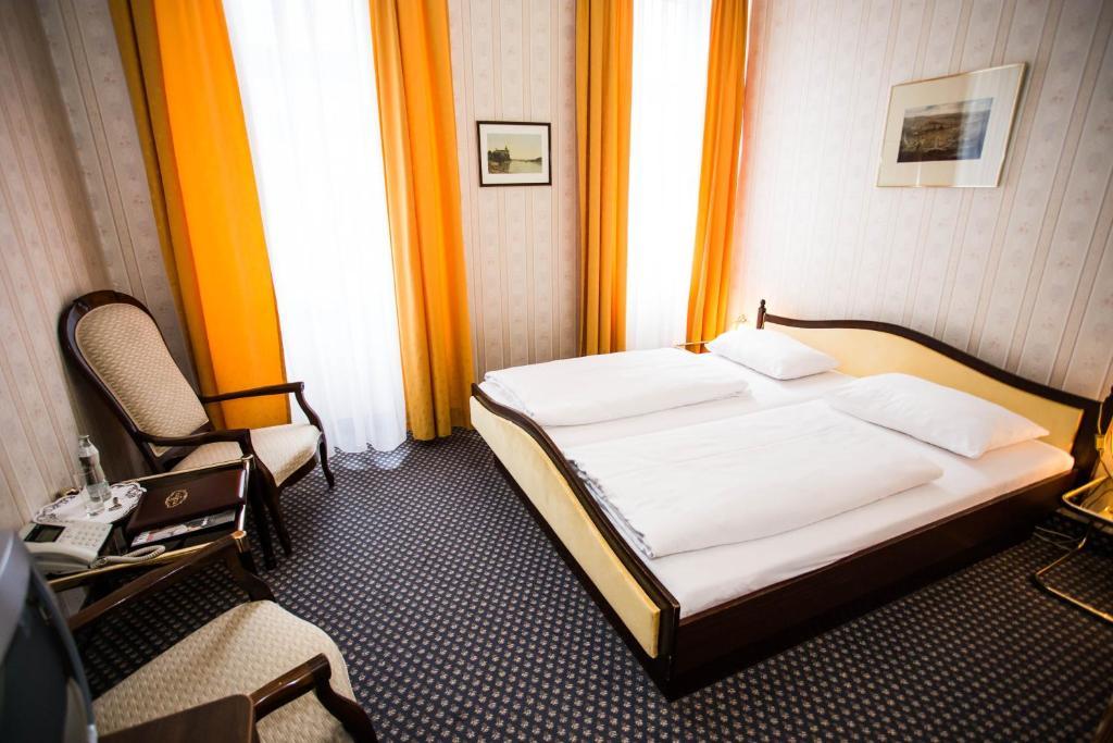 Double or Twin Room,43108756:JPEG