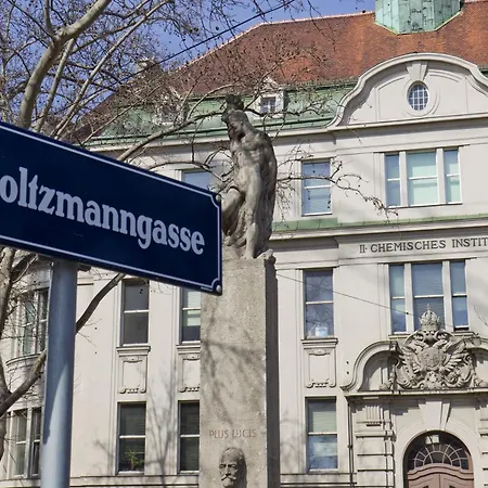 Hotel Boltzmann-3